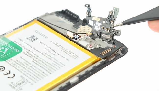 1498381678_oneplus-5-teardown-9-600x400.jpg
